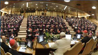 Obispos de todo el mundo se encontrarán para dialogar reformas para modernizar la iglesia católica. El sínodo tendrá por primera vez la participación de mujeres