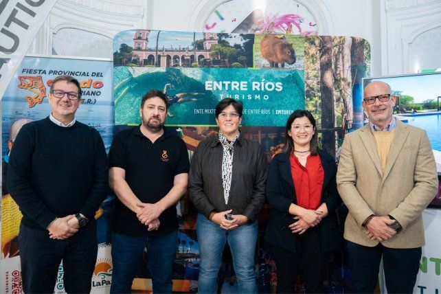 Los organizadores junto a la gente del turismo provincial de cara la actividad en La Paz.