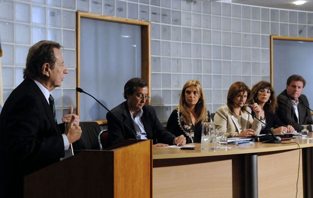 Resistencia. El auditor Leandro Despouy expone ante legisladores opositores