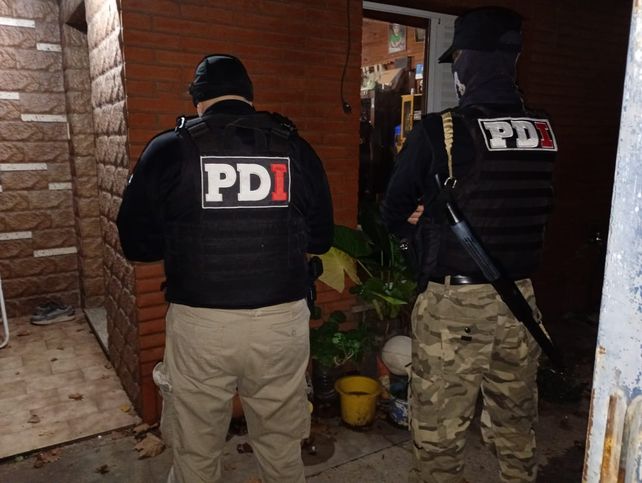 Rafaela: la PDI allanó una vivienda por amenazas virales en escuelas de la región y aprehendieron a un menor de 16 años