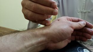 El falso médico se dedicaba a las terapias alternativas. (Foto de archivo)