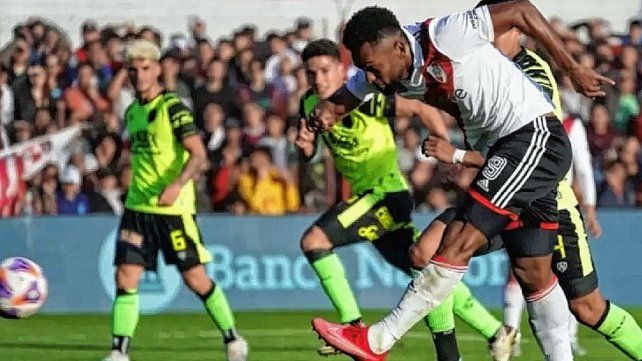 River enfrenta a Barracas Central en cancha de Lanús por la segunda fecha de la Copa de la Liga.
