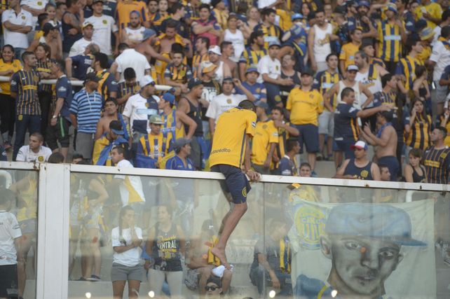 Las imágenes del carnaval canalla en las tribunas del estadio Kempes