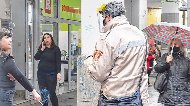 As&iacute; no. Personal municipal comenz&oacute; a realizar intensos controles en el centro de la ciudad obligando al uso del tapabocas.&nbsp;