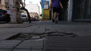 Reclamo. Veredas rotas, una postal que se repite en la ciudad.