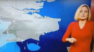 Una meteoróloga se desmayó cuando daba el reporte del tiempo en televisión