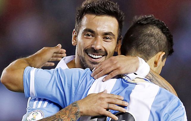 Una pochada. Lavezzi grita uno de sus goles. Triunfo lógico sin la presencia del mejor del mundo.