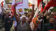 Los trabajadores se oponen a la entrega de derechos. Los trabajadores se oponen a la entrega de derechos.