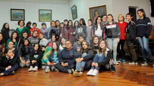 Alumnos que leen y comparten su pasión con los más chicos