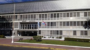 Abusó de sus hijos y aguarda el juicio sin la tobillera dual