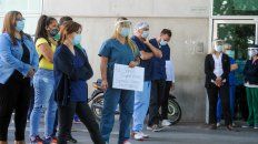 Profesionales de la salud en una asamblea en las puertas del Hospital de Niños Vilela donde dejaron sentado que están desbordados. Profesionales de la salud en una asamblea en las puertas del Hospital de Niños Vilela donde dejaron sentado que están desbordados.