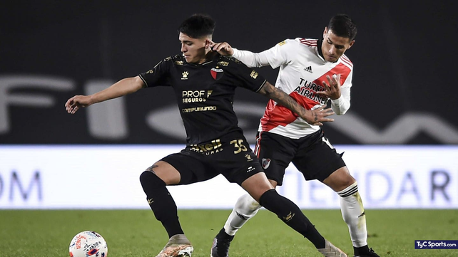 River se bajó de la carrera por sumar a Facundo Farías