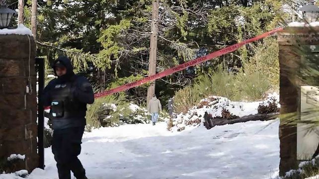 El rescate se vio dificultado porque la niña quedó atrapada dentro del vehículo en el lago Nahuel Huapi