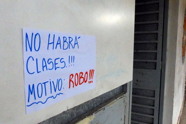 Cerrado. Las clases ayer se suspendieron para realizar reparaciones y pericias.
