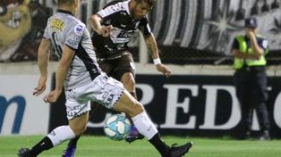 Platense le quitó el invicto a Estudiantes de Caseros