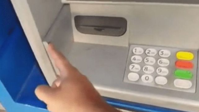 Si ves un pedazo de madera a un costado del cajero, llamá a la policía