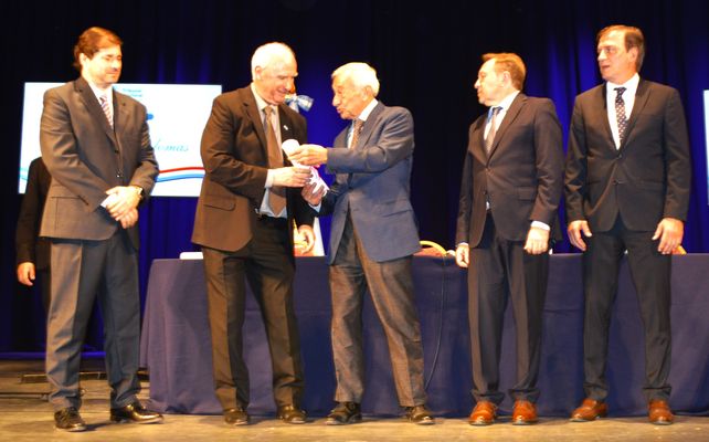 Santa Fe entregó sus últimos diplomas antes del nuevo mapa político provincial