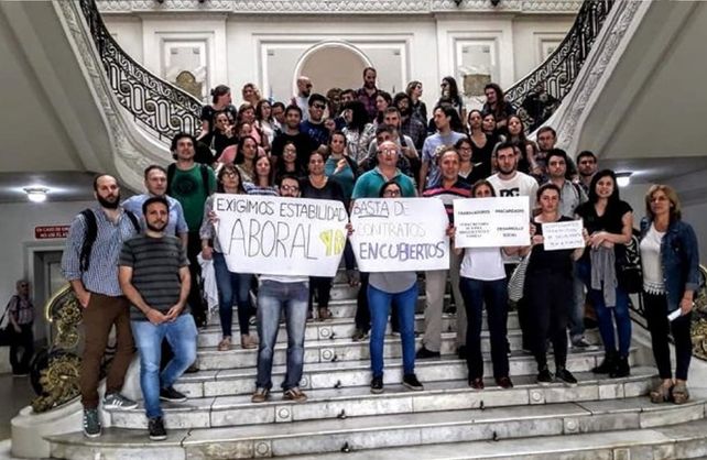 Trabajadores contratados exigen una reunión con el gobierno provincial