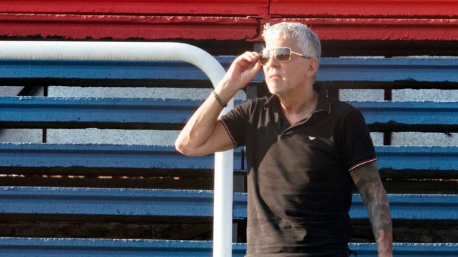 Jorge Messi en el sector de la tribuna popular asignada a los hinchas de Leones FC. También estuvo su hijo Matías