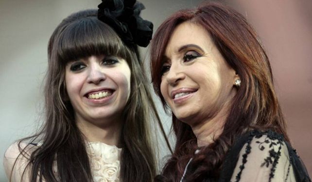 Embargaron los 5,6 millones de dólares hallados en cajas y cuentas bancarias de Florencia Kirchner
