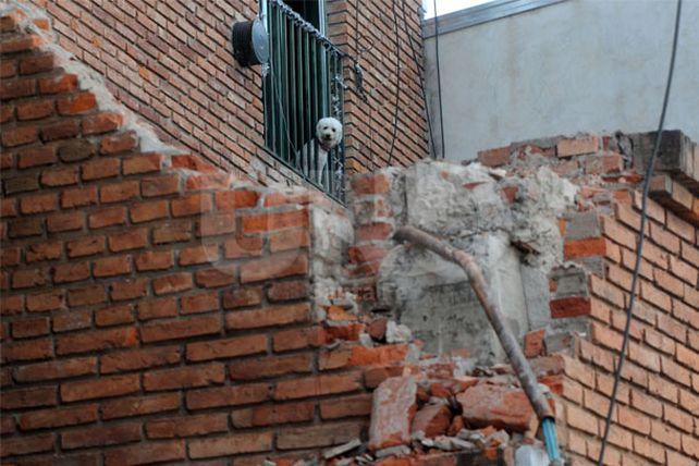 Se derrumbó parte de la estructura de un edificio del sur de la ciudad