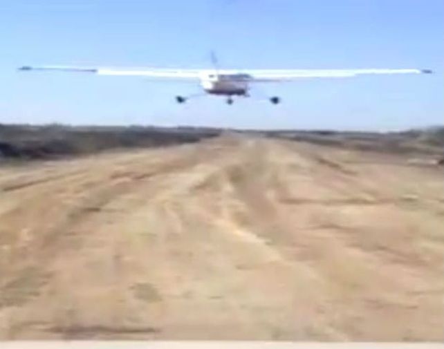 En la PC de Alvarado había un video que registra el aterrizaje y despegue de una avioneta Cessna.