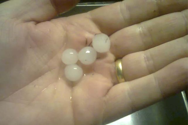 El granizo sorprendió a los vecinos de los barrios del norte de la ciudad