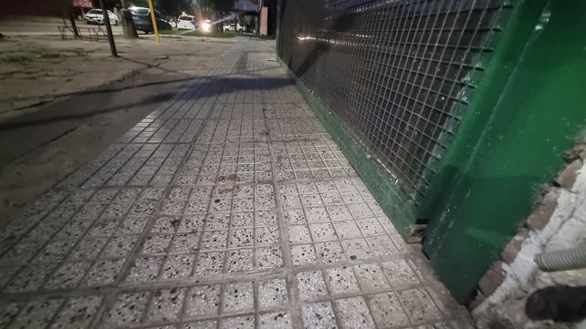 A metros de una comisaría: apuñalan a un verdulero por defender a una vecina en un intento de robo