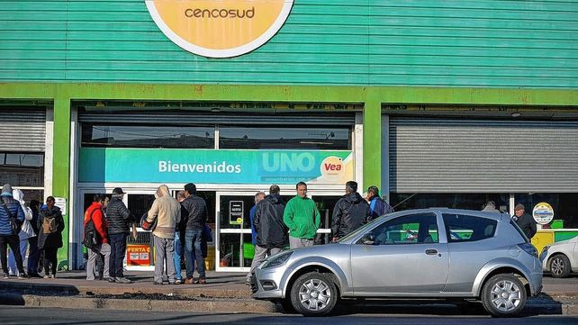 Unos 28 trabajadores fueron virtualmente despedidos este martes de supermercado Vea&nbsp;