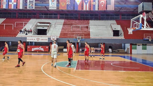 Unión doblegó a Rivadavia en el Ángel Malvicino por la 10ª fecha del Torneo Oficial.