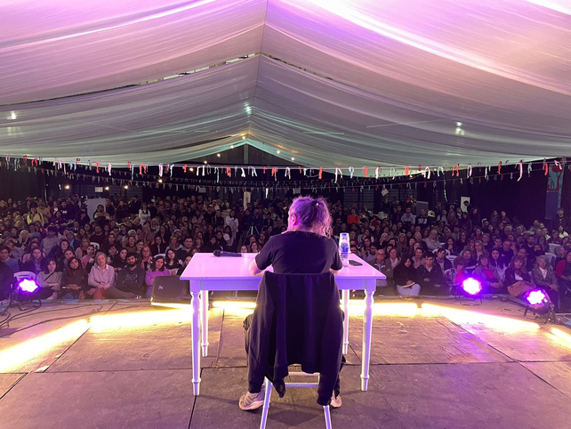 La charla del filósofo Darío Sztajnszrajber fue uno de los puntos más convocantes de la Feria del Libro en Venado Tuerto.