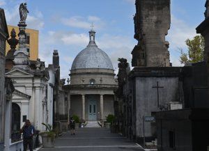 Misterio en el Cementerio Municipal: investigan la sustracción del cuerpo de un bebé en medio de un conflicto intrafamiliar