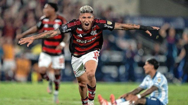Flamengo superó a Racing en el Maracaná.