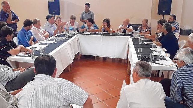 reunión. La comuna citó a todos quienes desarrollan actividades en la zona portuaria.