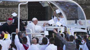 El Papa Francisco insta a Hungría a abrir las puertas a los migrantes