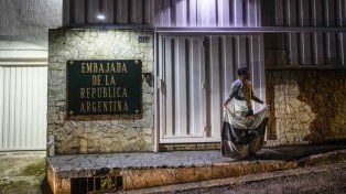 El régimen de Nicolás Maduro dispuso que los diplomáticos argentinos tendrán hasta el jueves para abandonar la embajada en Venezuela
