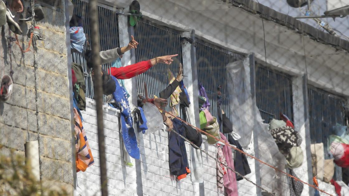 Graves incidentes entre la barra de Talleres de Escalada y la