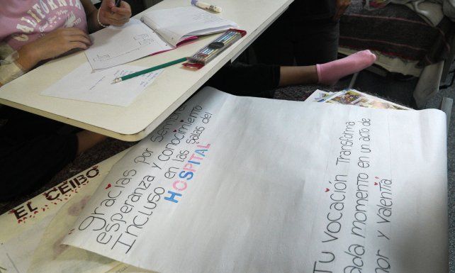 Educar a como dé lugar: en hospitales, cárceles y hasta en la casa de los alumnos