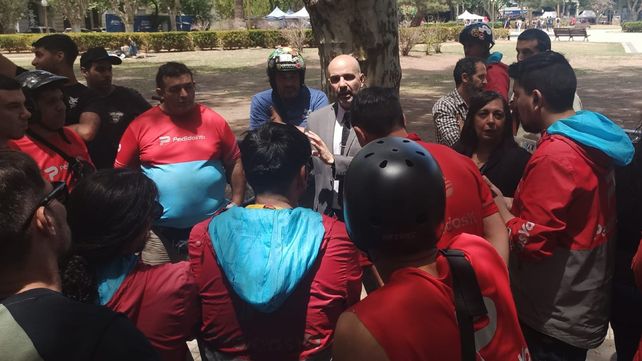 Hace dos meses los repartidos se presentaron en la sede de gobierno provincial para reclamar seguridad. Un representante del Ejecutivo debió salir a dar explicaciones. Ahora resurge el la misma demanda.