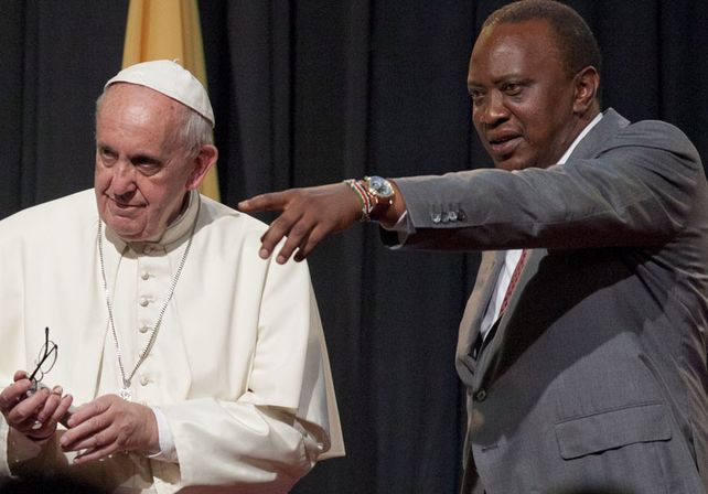 El papa exhortó a kenianos a trabajar por la paz