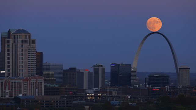 Así se ve la Superluna por el mundo