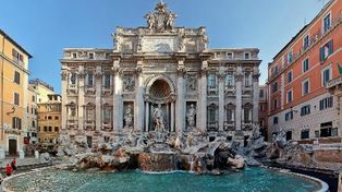 Los turistas no podrían detenerse frente a la Fontana di Trevi