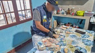 La PFA desmanteló dos búnkers de droga