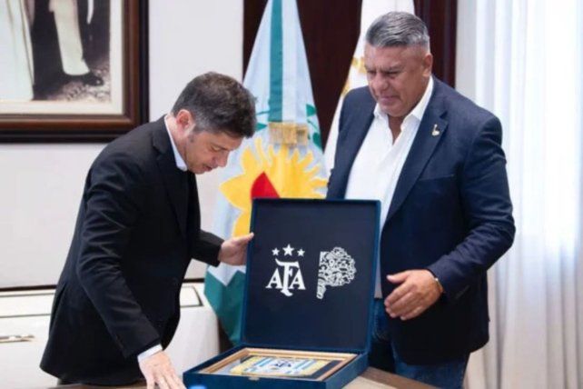 Chiqui Tapia felicitó a Kicillof por el triunfo en las elecciones legislativas en Buenos Aires Chiqui Tapia felicitó a Kicillof por el triunfo en las elecciones legislativas en Buenos Aires