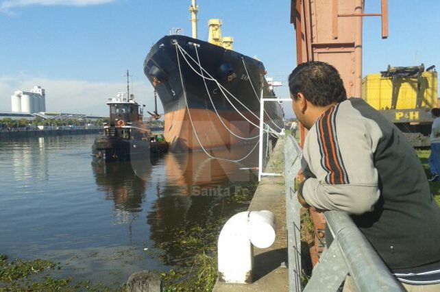 Los santafesinos se reunieron en el Puerto para tomar una última foto y decirle adiós.