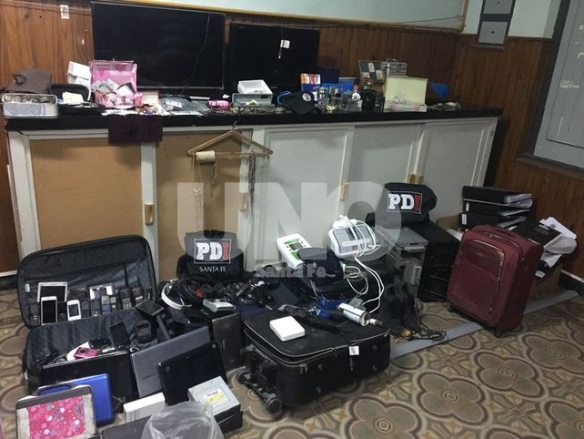 El botín. Parte de los elementos que le secuestraron al muchacho acusado de los robos.&nbsp;