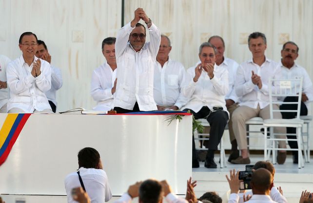 Encuentro. Macri participa en Cartagena de Indias junto a Raúl Castro de la firma del acuerdo de paz con las Farc.