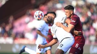 Colón no pudo aprovechar el hombre de más y sufrió una dura caída ante Lanús en La Fortaleza