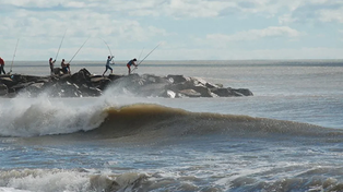 Un joven estaba pescando en la Costa Atlántica y falleció tras ser arrastrado por un meteotsunami.