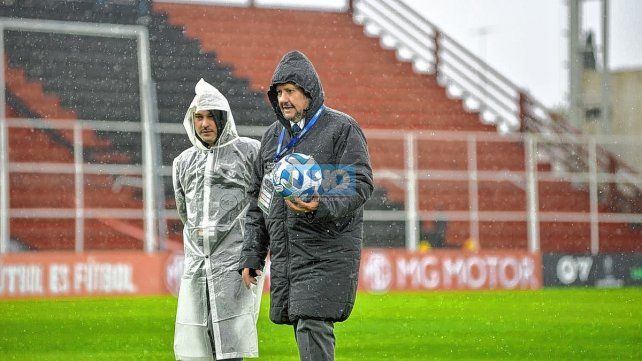 Patronato-Botafogo: la lluvia complica el campo de juego